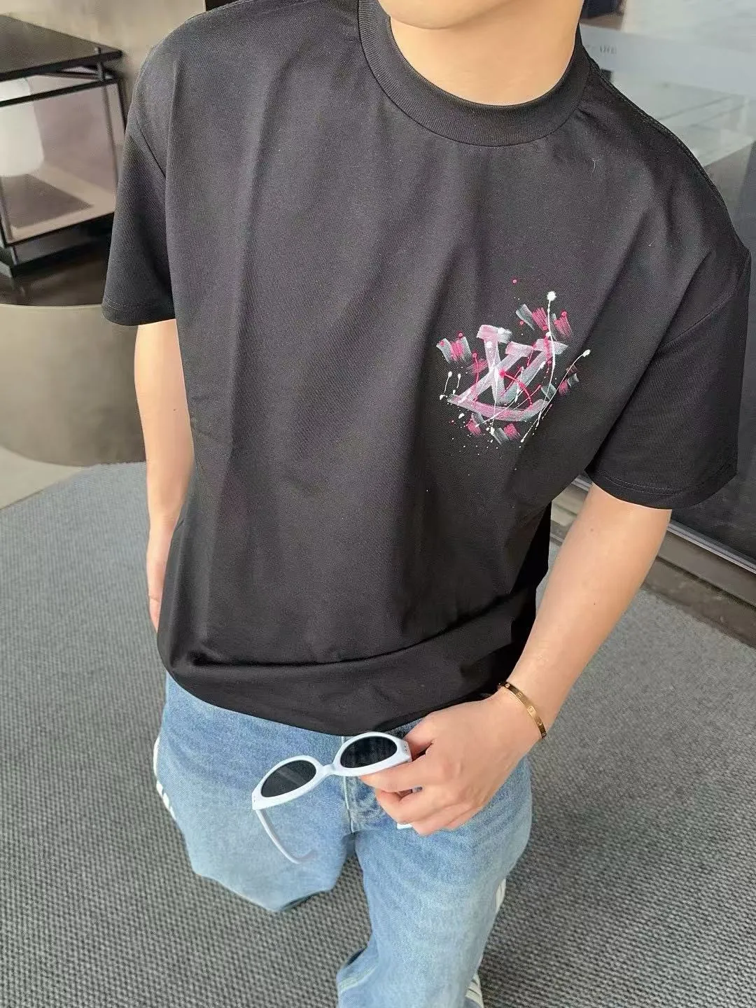 Louis Vuitton/ logo